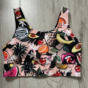 SportBH från Stronger  - En fin sportBH fårn stronger som är i fint skick🩷