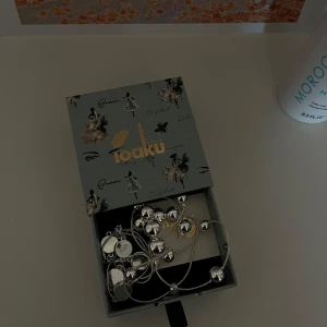 Ioaku halsband  - Helt nytt Ioaku halsband deras ”Berry Iconic halsband” som aldrig kommit till användning för mig. Nypris är 600kr