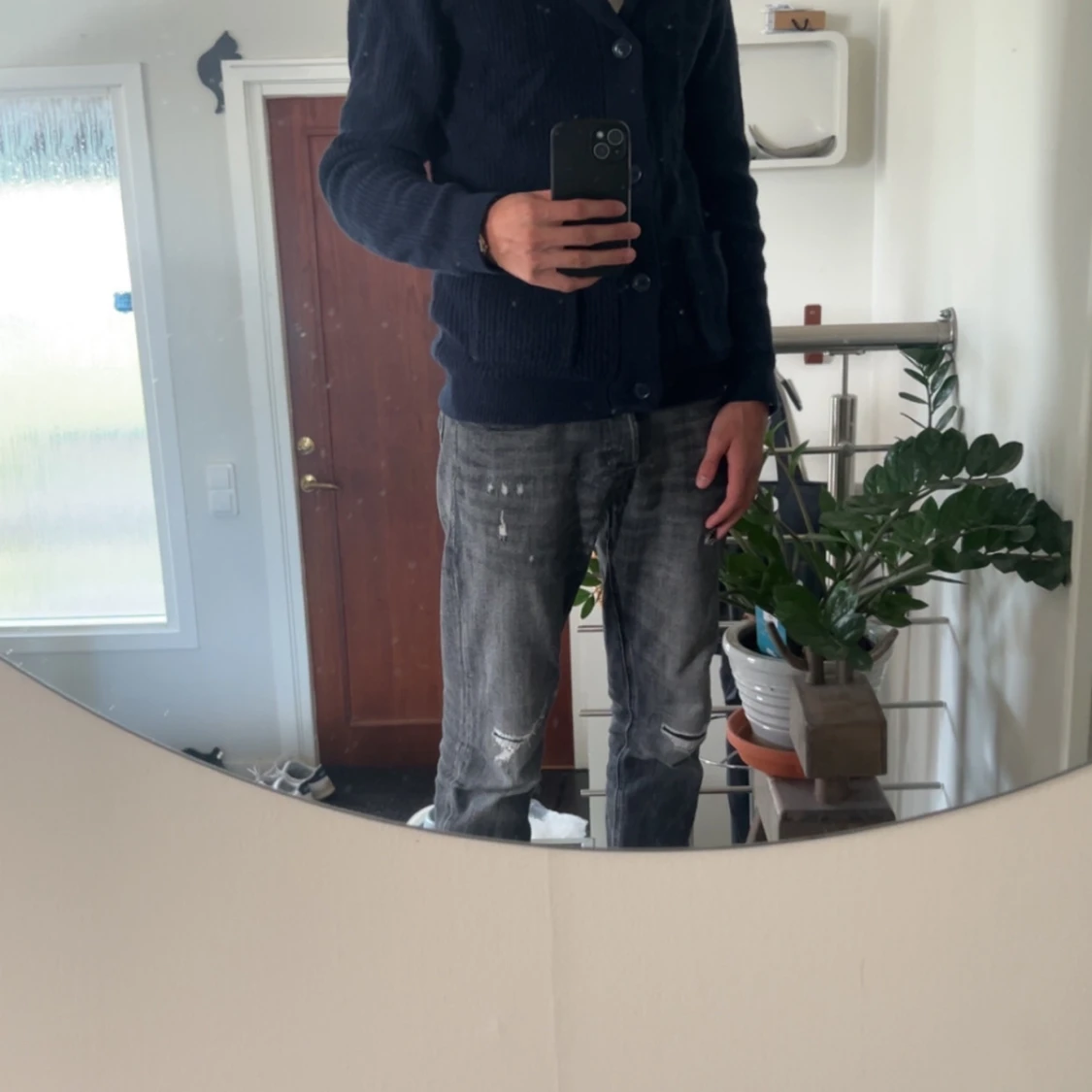 Mörkblå stickad kofta med knappar - 1