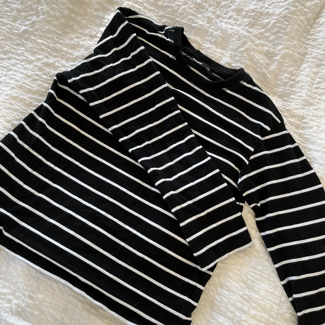 Svartvit randig tröja från BikBok