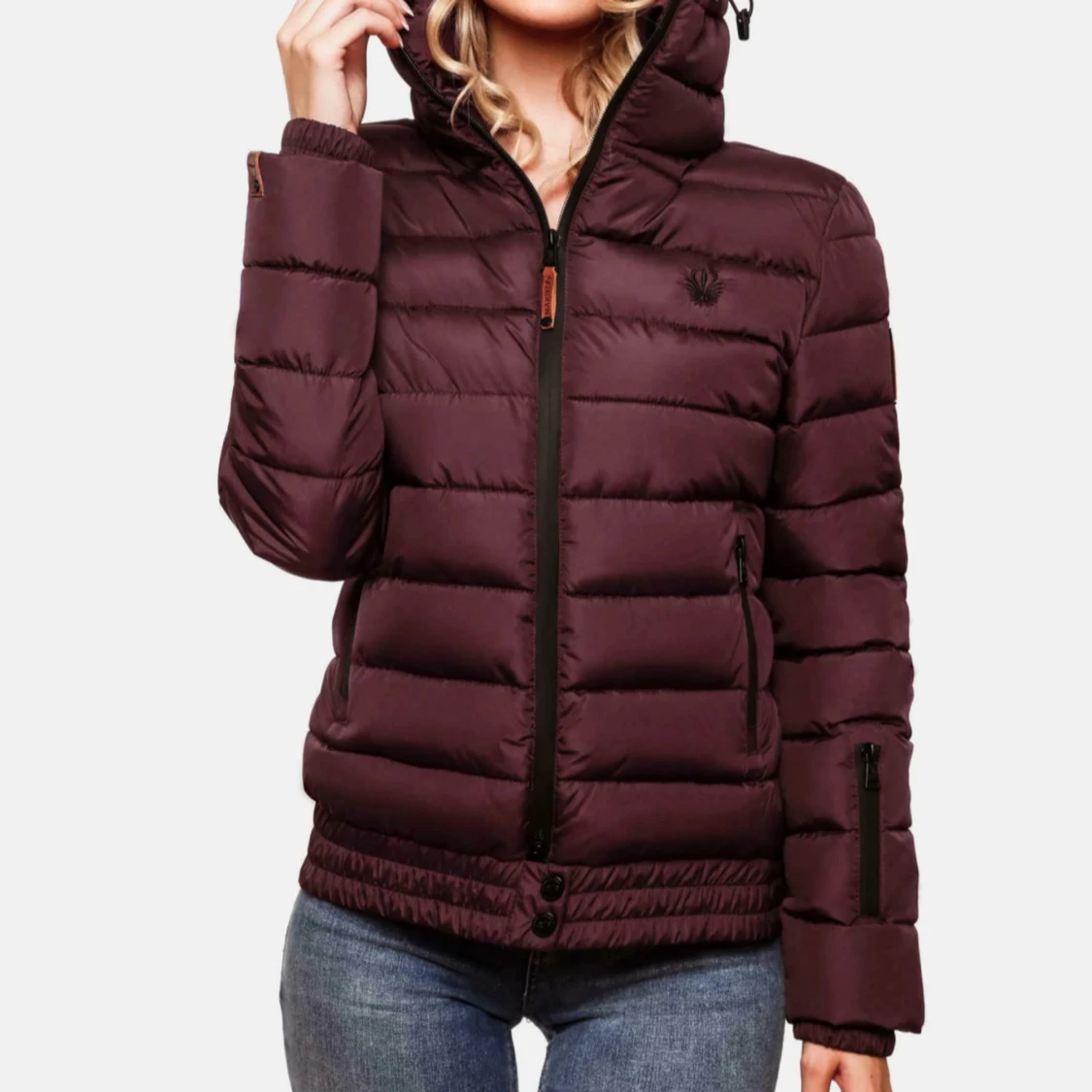 Mörk vinröd pufferjacka från Marikoo