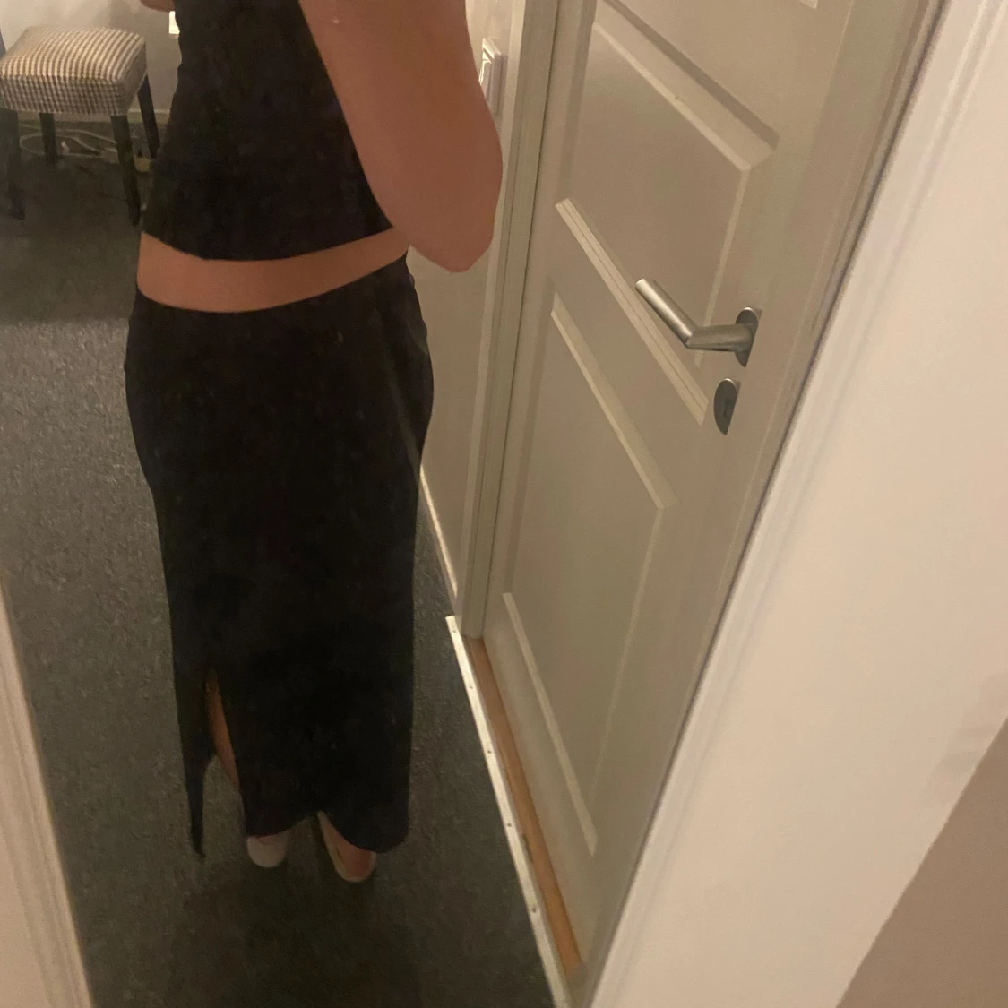 Svart långkjol med slits - 2