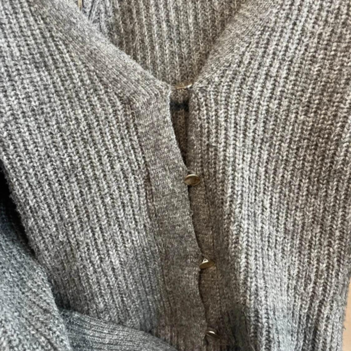 Grå stickad kofta från Only - 1