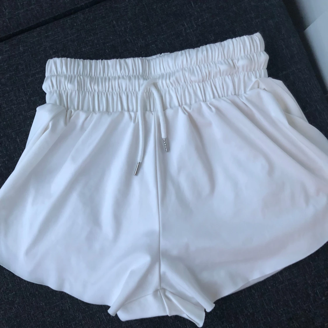 Vita träningshorts