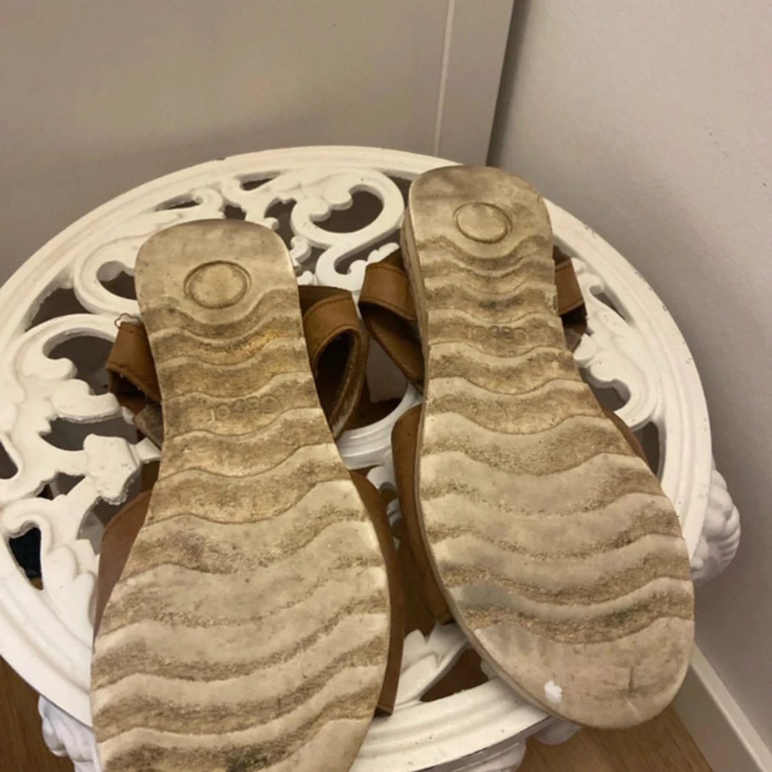 Bruna sandaler från Gabor med ringdetalj - 2