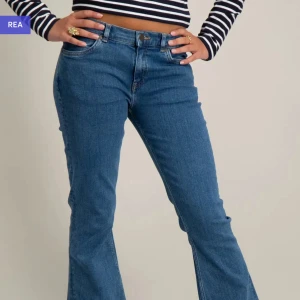 Lågmidjade jeans 🫶🏼 - Såå fina!! Inga defekter 🥰passar xs/s