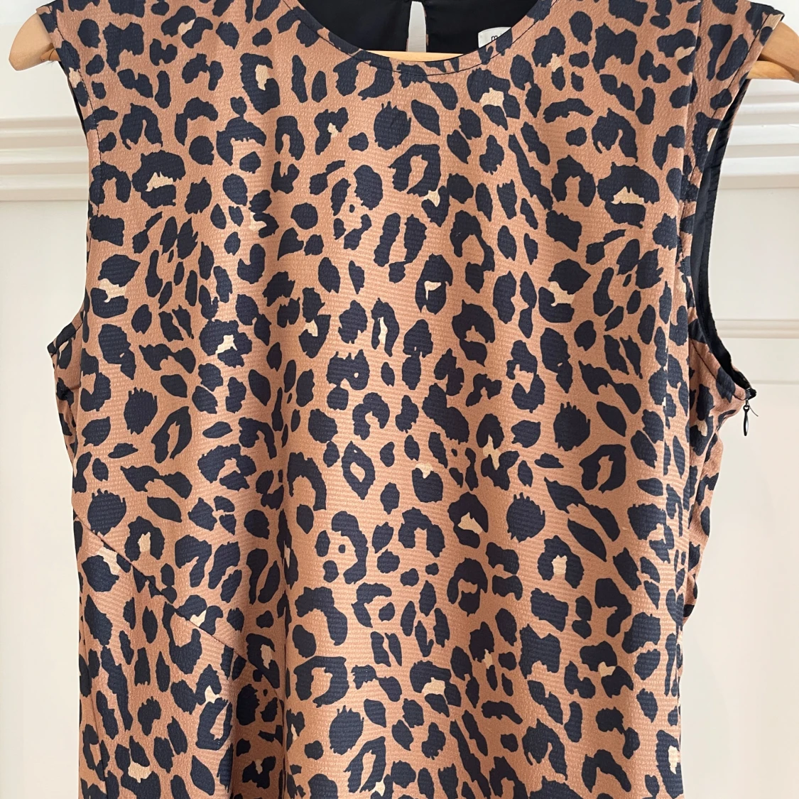 Ärmlös leopardmönstrad långklänning Mint & Berry köpt i London  - 1