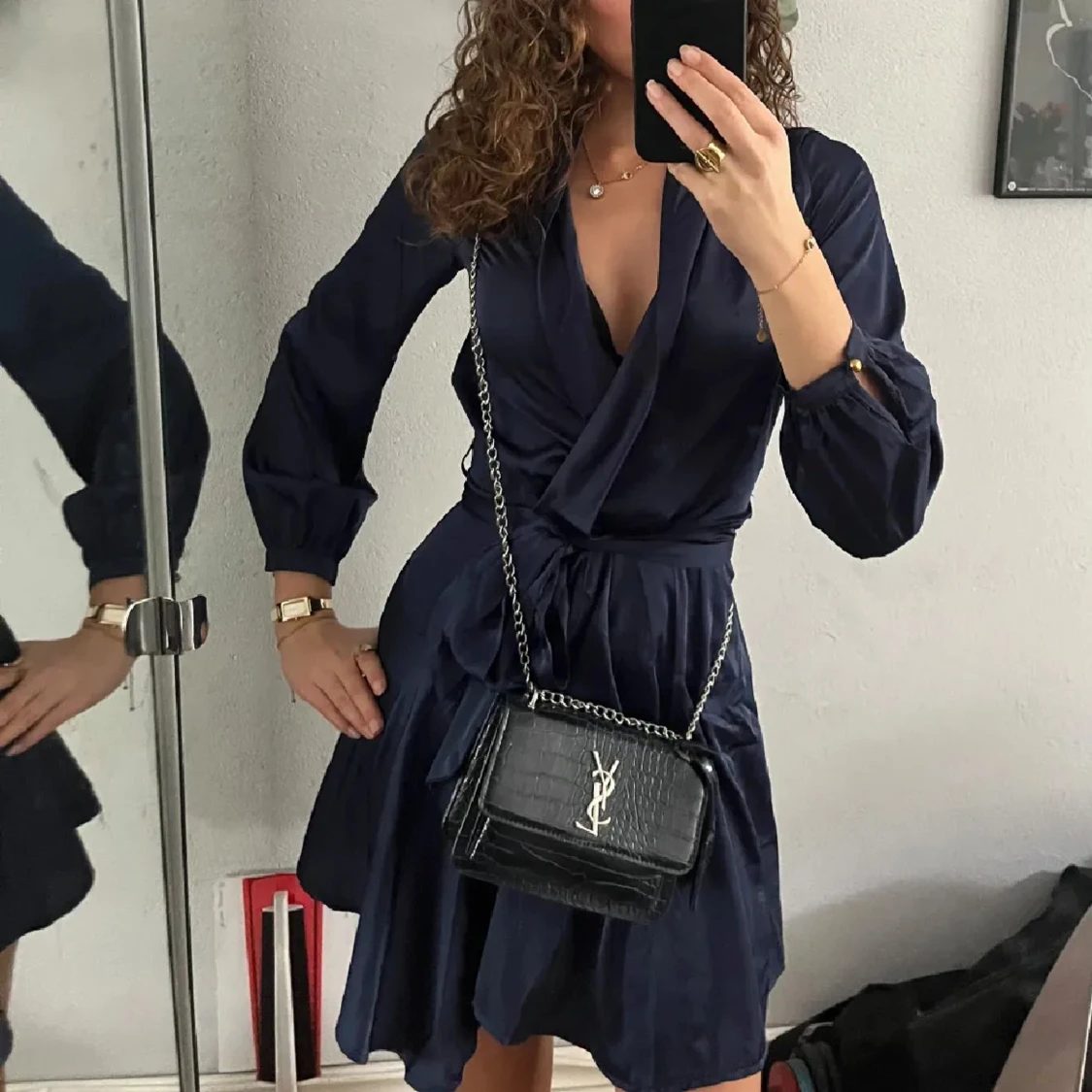 Mörkblå omlottklänning Club L London