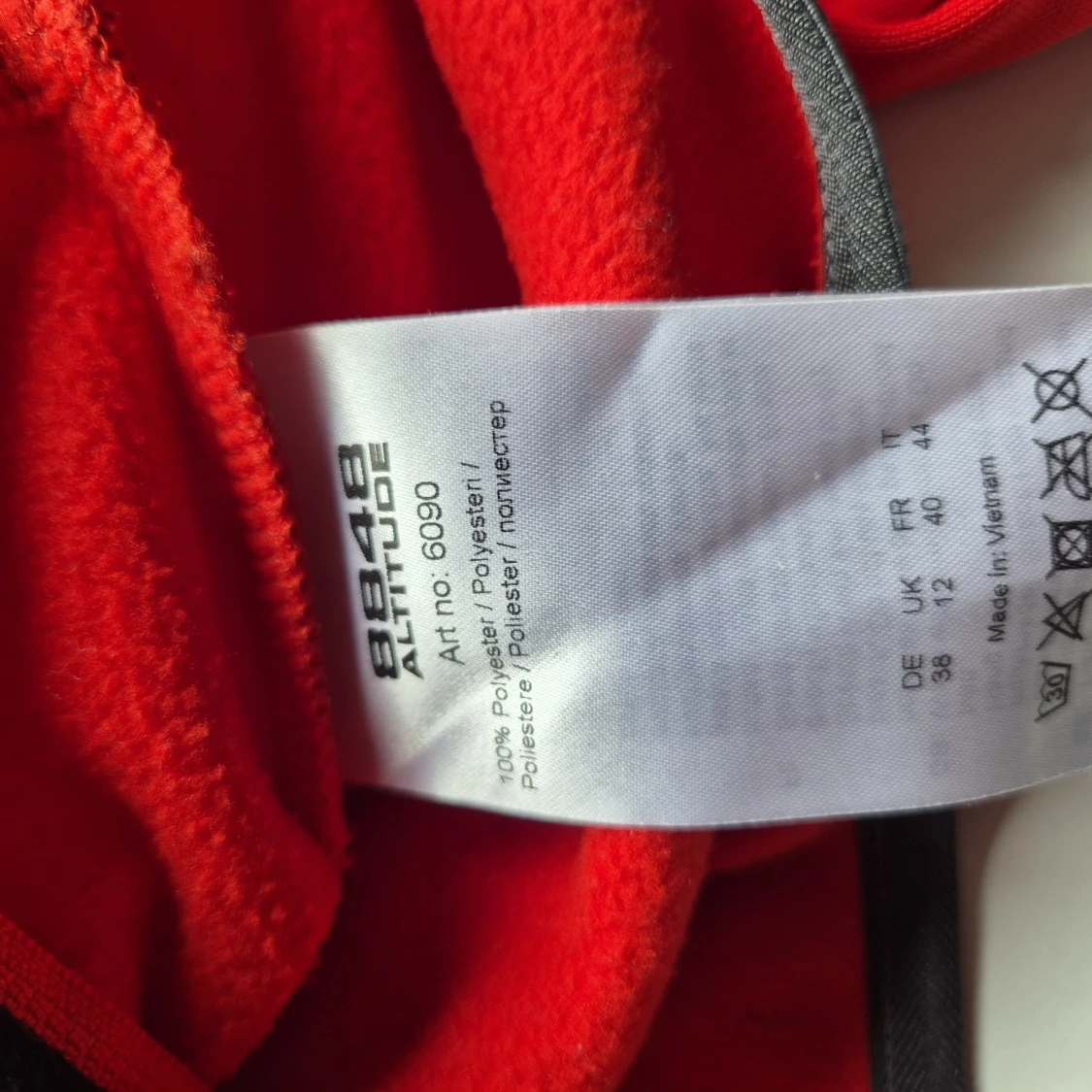 Röd lager 2 jacka från 8848 Altitude strl 38 - 3