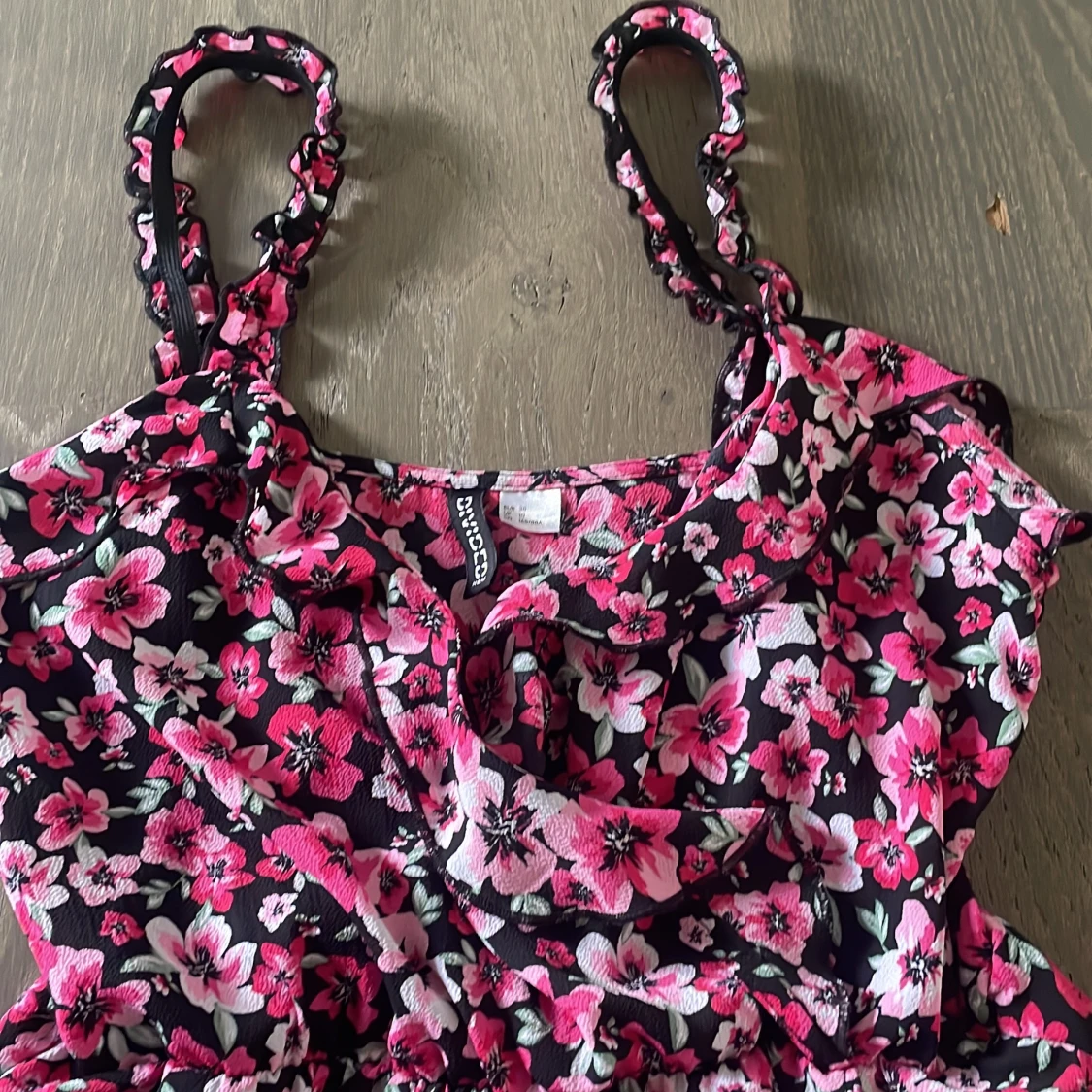 Blommig omlott kortklänning från H&M - 1