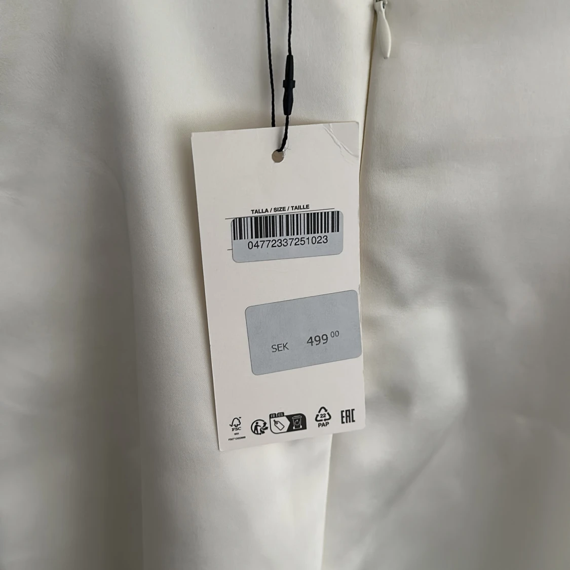 Vit satin klänning med rosetter Zara - 2