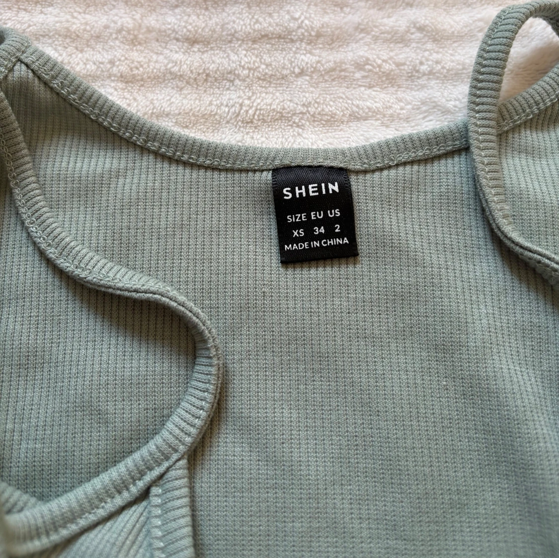 Ljusgrön ribbad linnetopp från SHEIN - 2