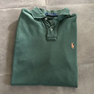 Ralph Lauren pike GE PRISFÖRSLAG  - Skick: 8/10 | Storlek: XS | Passar S | Passar perfekt för dig som är 170-180 | Nypris: 1500 | Mitt pris: Ge prisförslag | Hör av er vid frågor. 