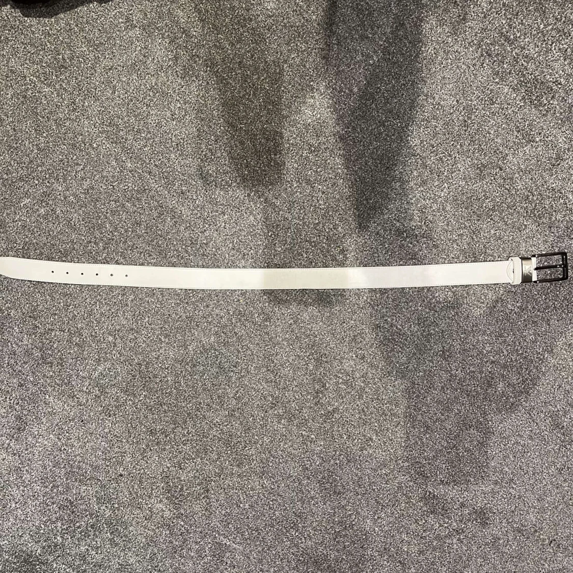 Vit skinnbälte från Armani - 1