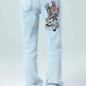 Ed Hardy jeans med broderi XS - Köpta från Zalando lite över ett år sen. Jag använder dem aldrig längre. 