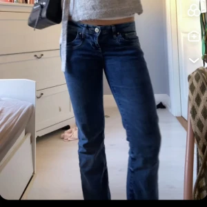 Ltb valerie jeans - Jag säljer mina låga ltb jeans eftersom de inte kommer till användning, skriv om frågor!❤️