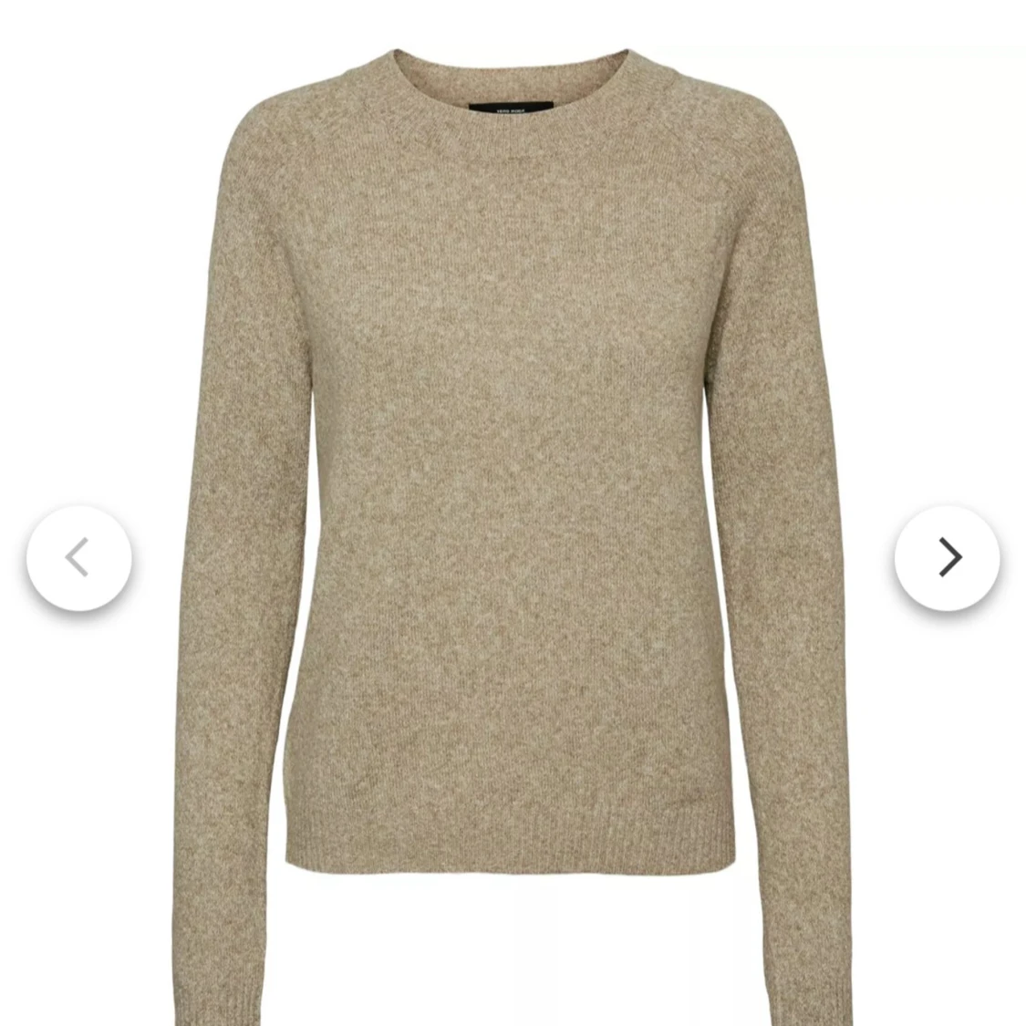 Beige stickad tröja med rund hals