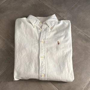 Ralph Lauren skjorta GE PRISFÖRSLAG  - Skick: 10/10 | Storlek: XS | Passar perfekt för dig som är 160-165 | Nypris: 1600 | Mitt pris: Ge prisförslag | Hör av er vid frågor. 