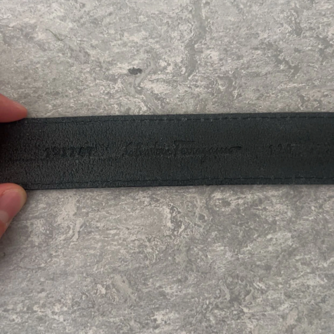 Svart Ferragamo skärp med silverdetalj - 2