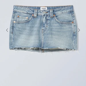 Blå jeanskjol från Weekday - Snygg kjol från weekday, säljs inte längre