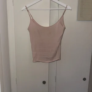 Rosa linne🩷 - Jätte fint rosa linne från gina! Inga tecken på användning och jätte fint skick! Säljer för att jag har för mycket kläder som jag inte använder!❤️