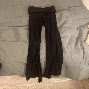 Mörkblå yoga pants  - Super bekväma yoga pants från Gina 💗