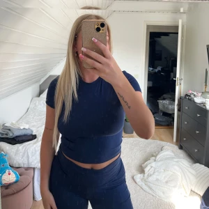 T-shirt  - Från shein, aldrig använd. 