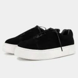 SÖKES! Eytys Doja Suede strl. 39 - Söker ett par Eytys Doja Suede med snörning i storlek 39, den nyare modellen 💞