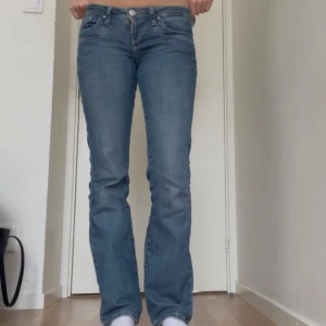 Ltb valerie jeans  - Skitsnygga jeans från ltb i modellen valerie 😍de är lågmidjade och bootcut i storlek 25/32 utan defekter! 💕