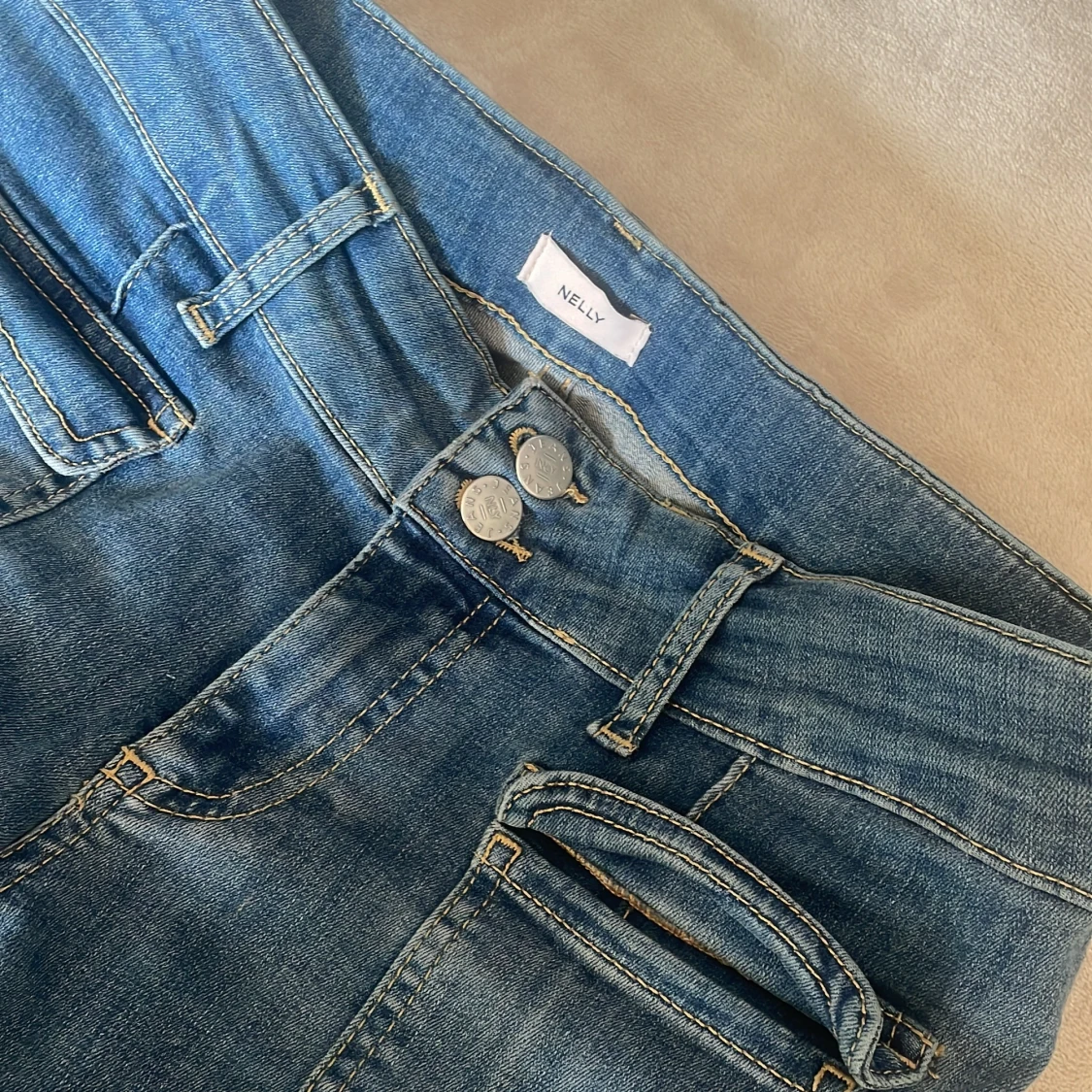 Blå bootcut jeans från Nelly - 1