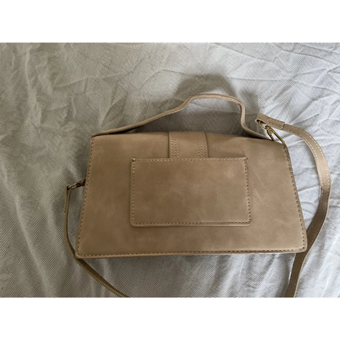 Beige axelväska i mocka - 2