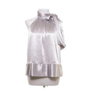 Vintage knytblus halterneck - Superfin och söt blus köpt secondhand men som inte kommit till användning då den inte passade (har därför ingen bra bild), men annars så himla fin och snygg! (Lite lösa trådar inget som syns)