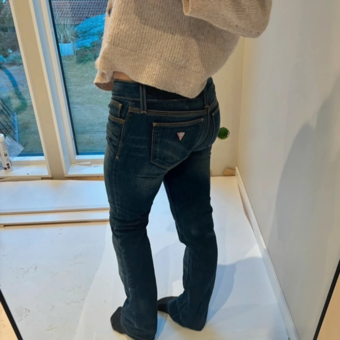 Lowrise jeans från Guess - 2