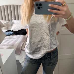 T-shirt Zara - Så cool tröja från Zara som inte säljs längre💘