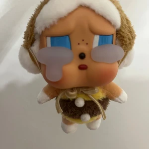 CRYBABY - Äkta crybaby köpt på eyeshutisland för 299kr säljer för att jag har en likadan