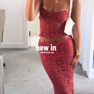 Pull and bear set - Säljer detta setet från pull&bear som är slutsålt. Klippt och sytt in banden då de inte är justerbara och var för långa, skriv om du har frågor kring det. I övrigt som nytt, använt 1 gång.