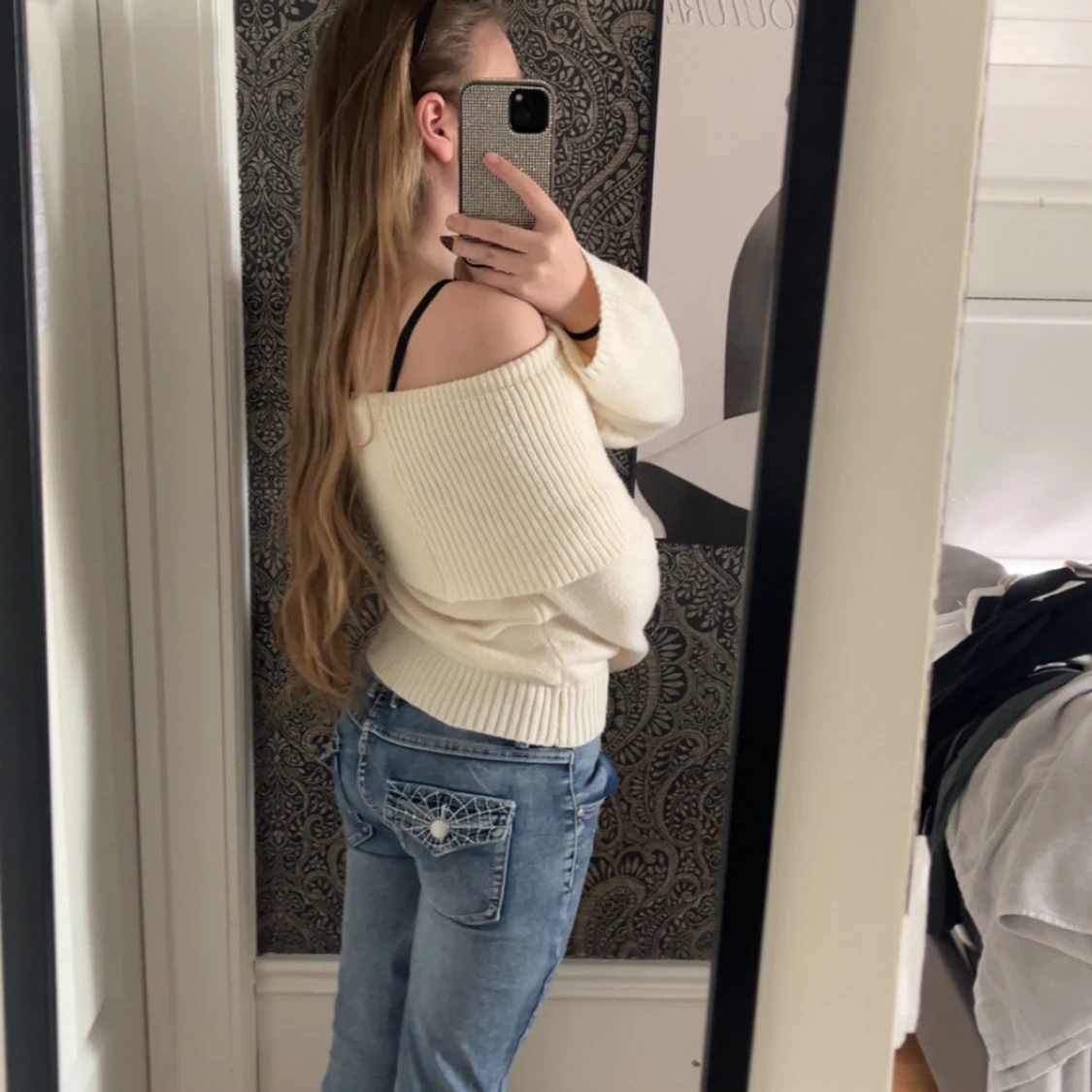 Offshoulder vit stickad tröja - 1