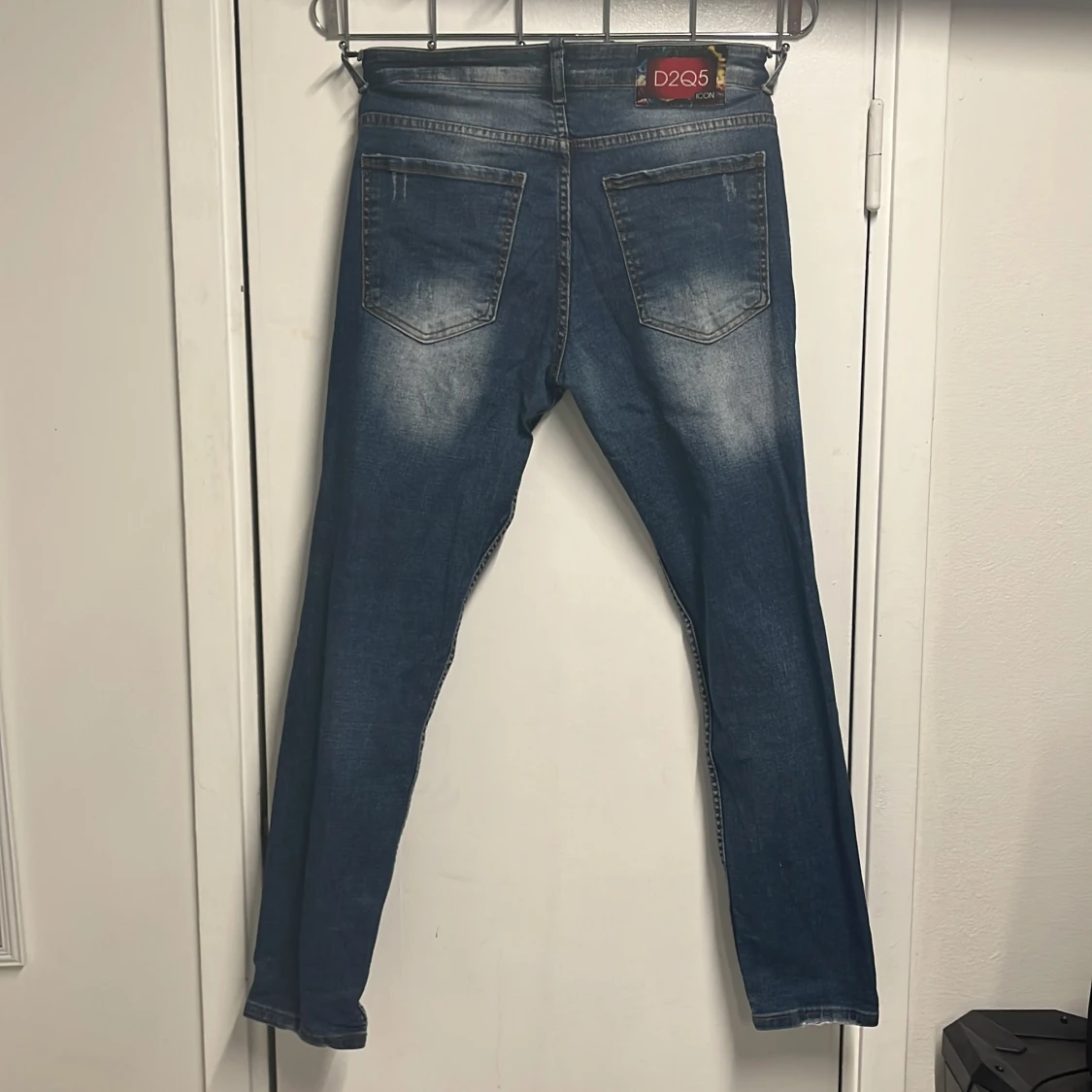 Blå slitna jeans från Dsquared2 - 1