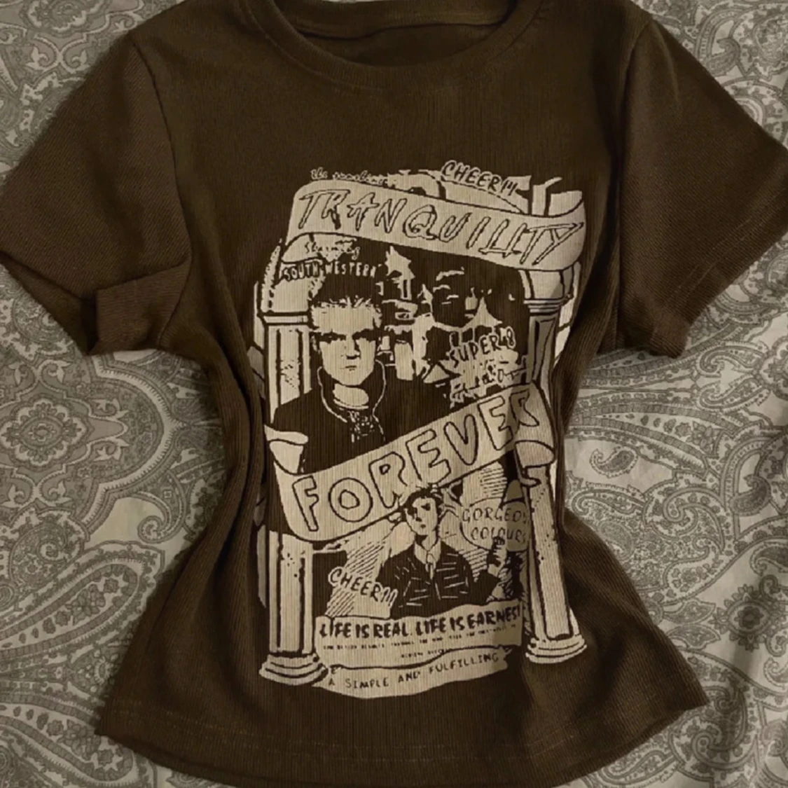 Brun t-shirt med tryck - 1