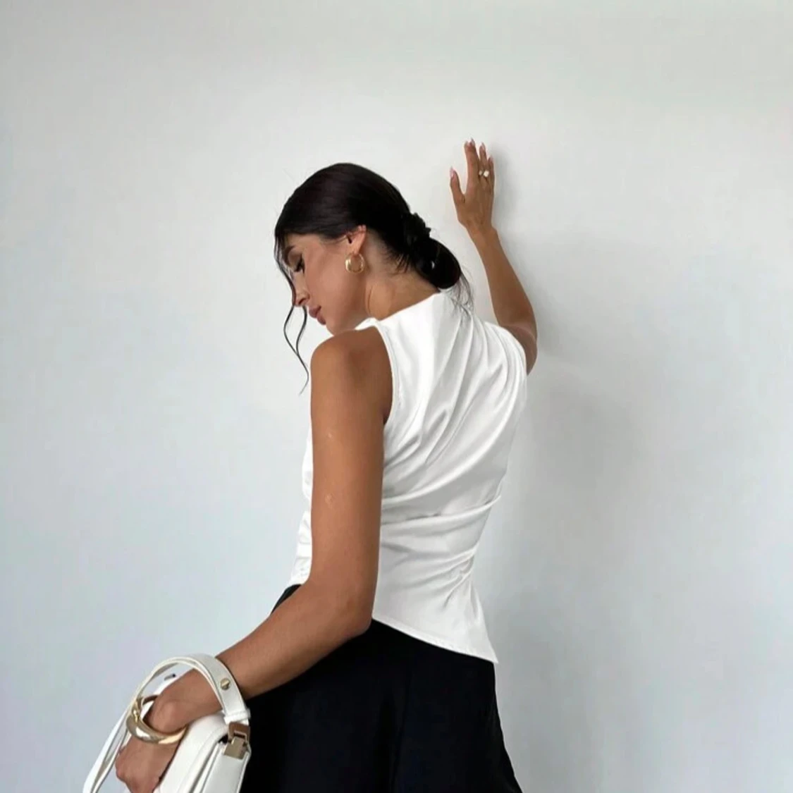 Vit ärmlös omlottopp - 2