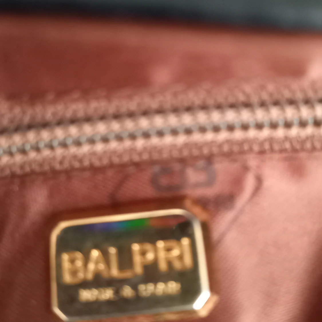 Svart axelväska från Balpri - 3