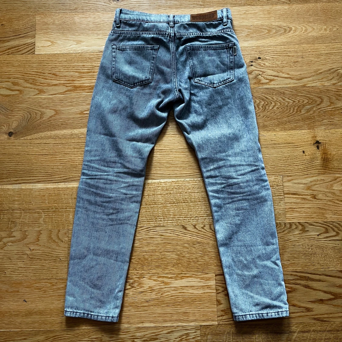 Grå jeansbyxor från Woodbird - 1