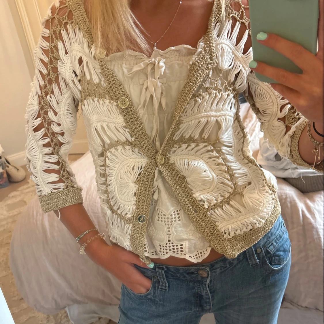 Vit och guldig trekvartsärmad kofta 