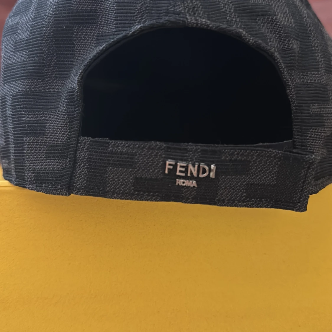 Svart keps från Fendi med monogram - 3