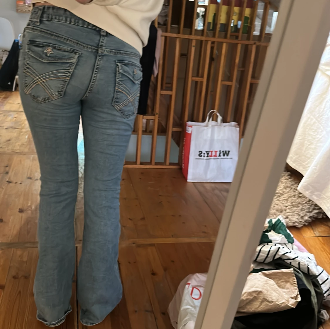 Ljusblå bootcut jeans från Lindex - 1