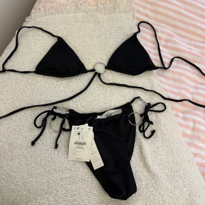 Bikini - Storlek: S Märke: Bershka  Skick: Helt oanvänd, prislappen kvar  Vid köp av mer än en grej får du paketpris eller köp 3 betala för 2 💖🤝🏽