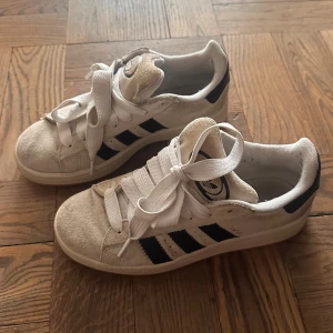 Adidas campus 00s💕💕 - Lite slitna vid hälen annars i fint skick🥰