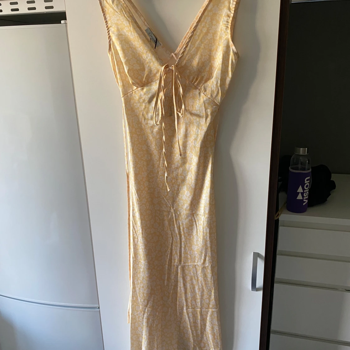 Ljusgul långklänning från Design by Si