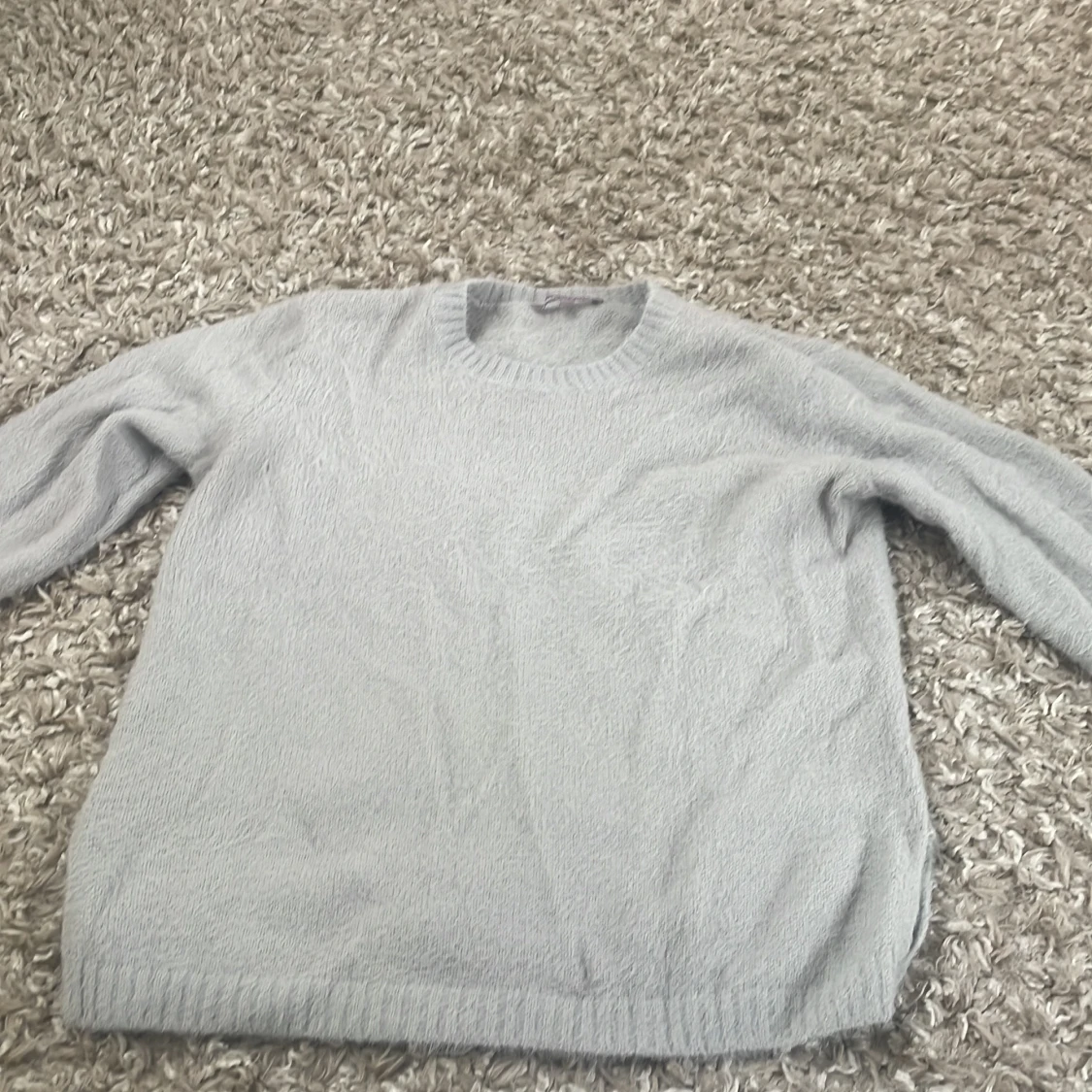 Ljusgrå stickad tröja från Sincerely Loved