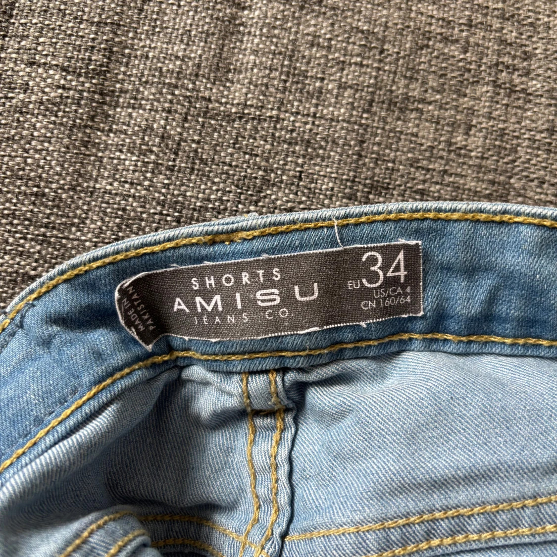 Ljusblå jeansshorts från Amisu - 1